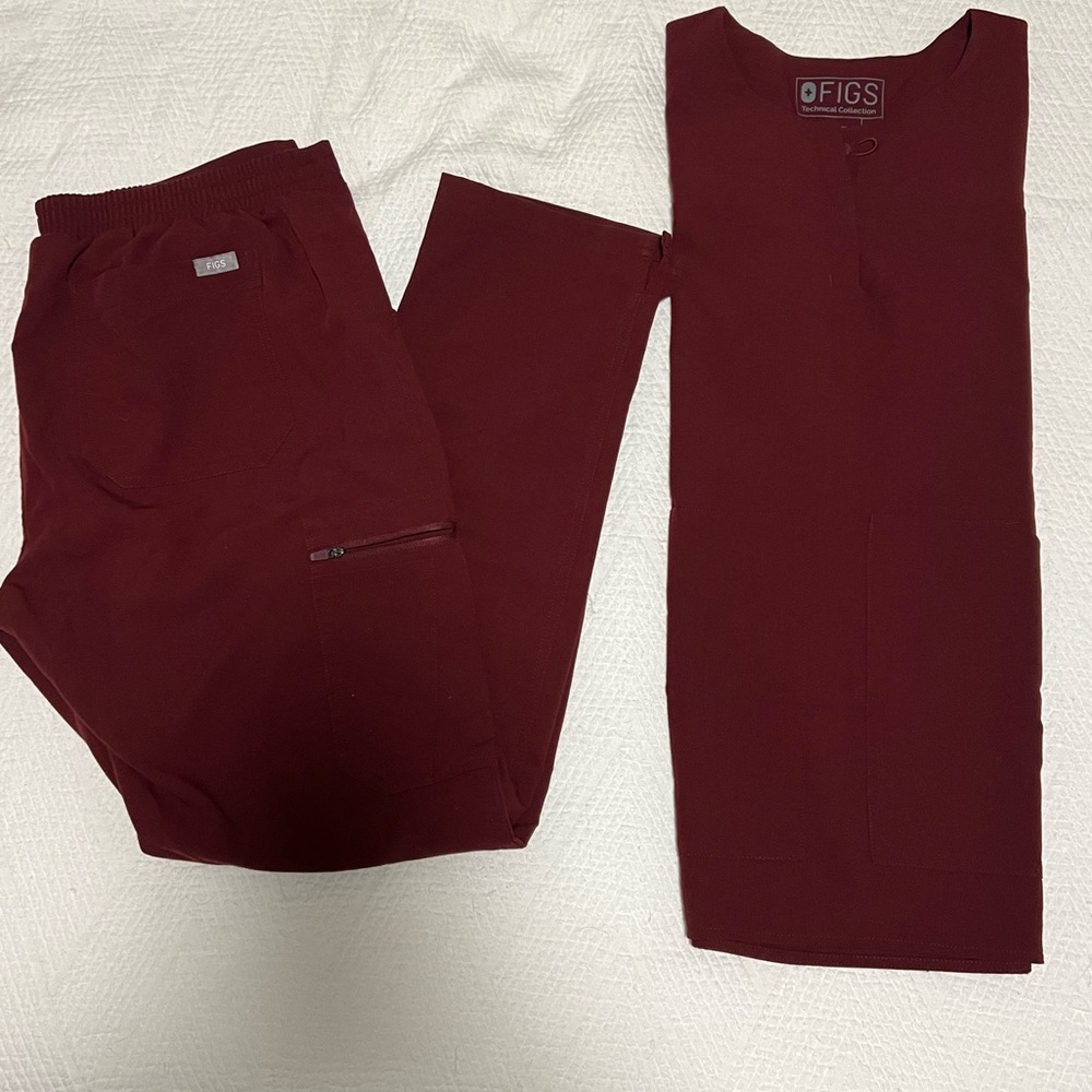 Figs burgundy scrub set